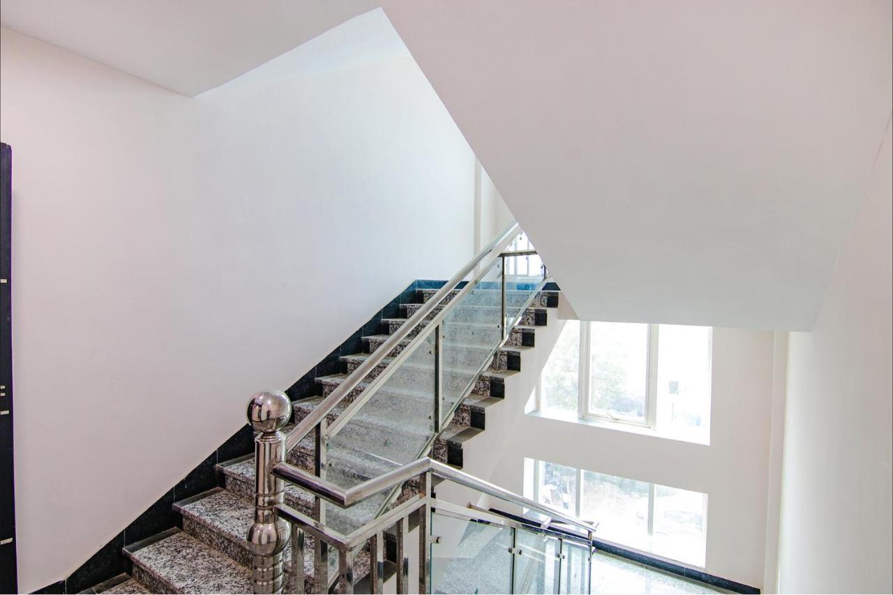 Fabhotel Satyam International Noida Exterior foto