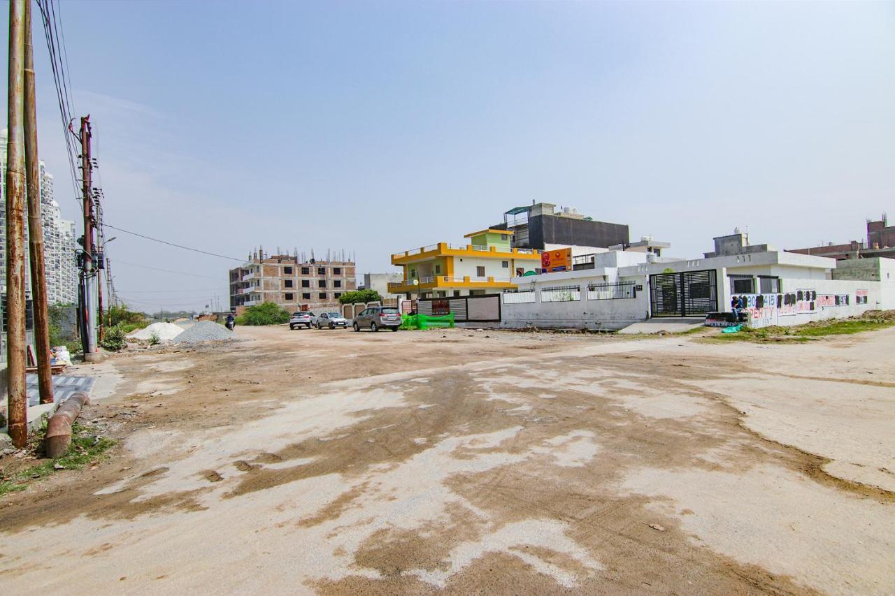 Fabhotel Satyam International Noida Exterior foto